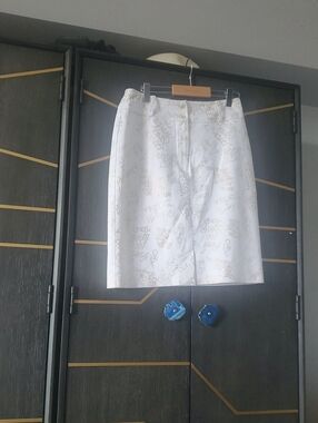 Joseph Ribkoff White Pencil Skirt with Gold Script Grafiti